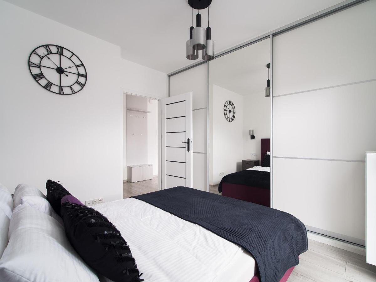 Szwedzka 22C Separate Bedroom Free Garage By Perfect Apart วอร์ซอ ภายนอก รูปภาพ