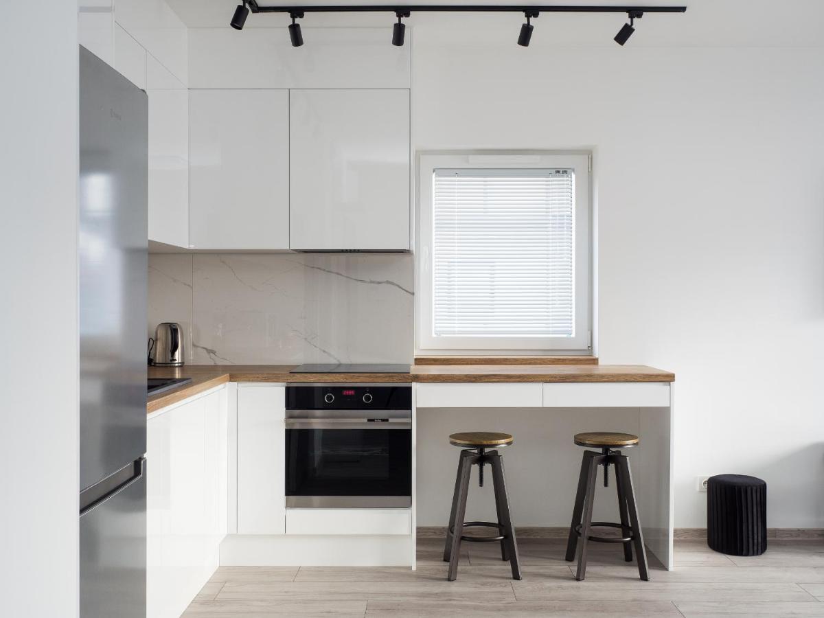 Szwedzka 22C Separate Bedroom Free Garage By Perfect Apart วอร์ซอ ภายนอก รูปภาพ