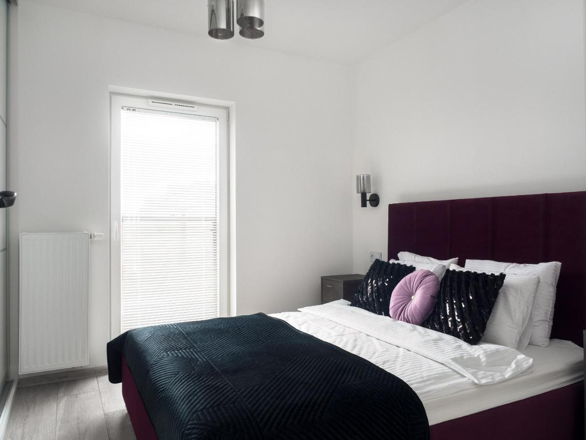 Szwedzka 22C Separate Bedroom Free Garage By Perfect Apart วอร์ซอ ภายนอก รูปภาพ