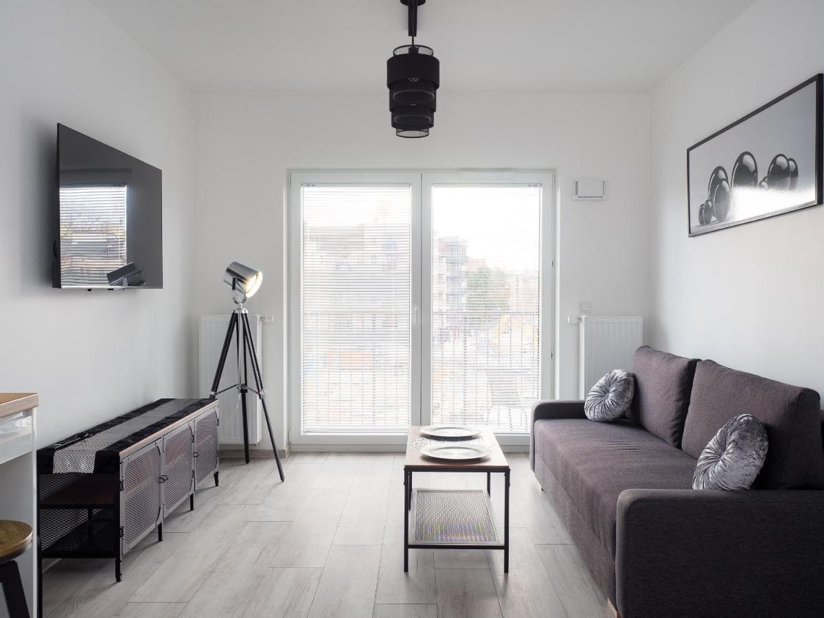 Szwedzka 22C Separate Bedroom Free Garage By Perfect Apart วอร์ซอ ภายนอก รูปภาพ