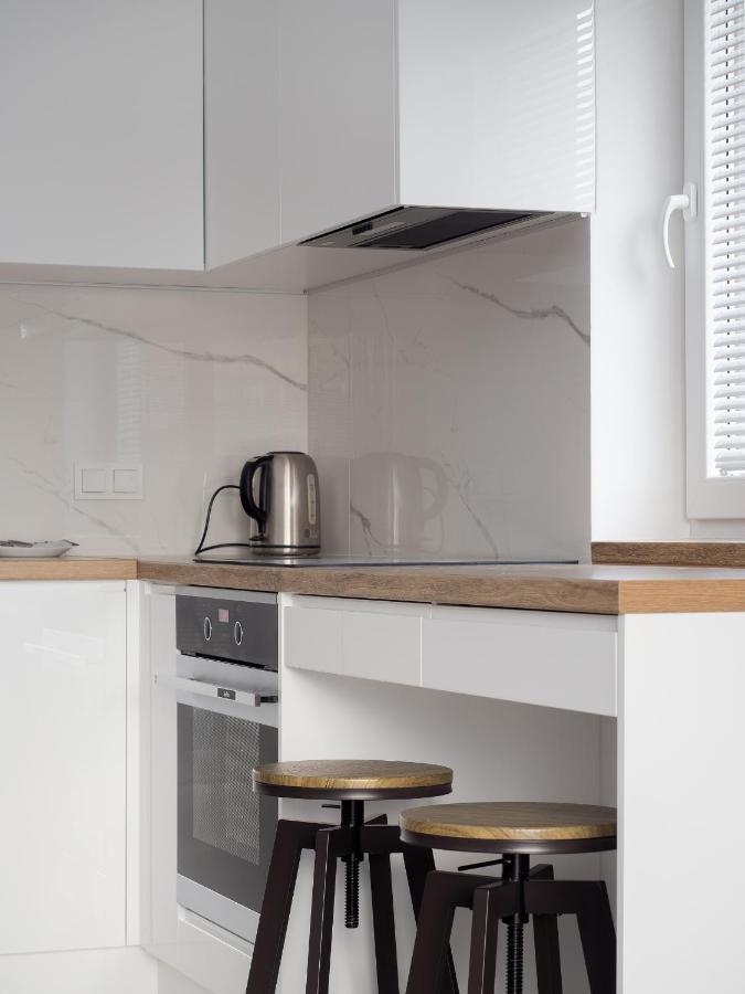 Szwedzka 22C Separate Bedroom Free Garage By Perfect Apart วอร์ซอ ภายนอก รูปภาพ