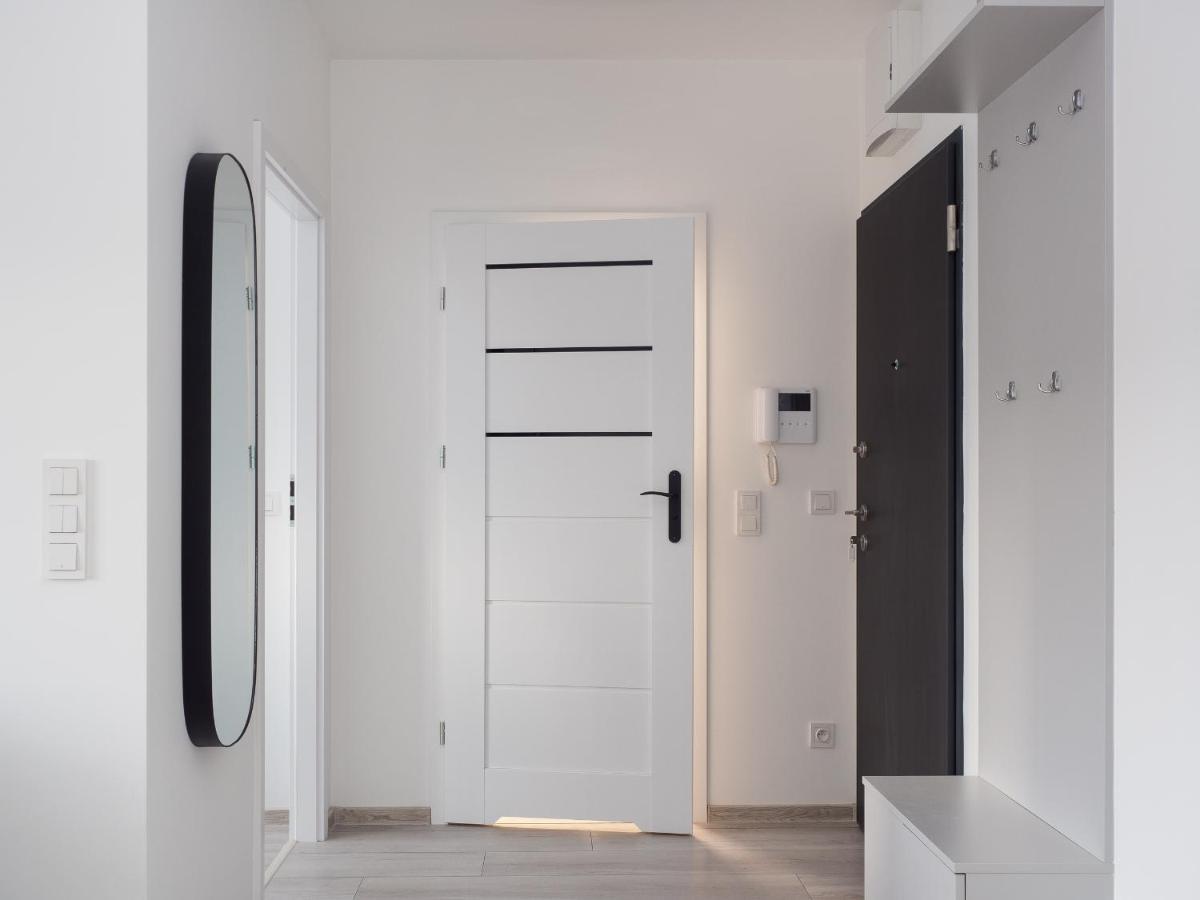 Szwedzka 22C Separate Bedroom Free Garage By Perfect Apart วอร์ซอ ภายนอก รูปภาพ